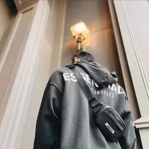 人気話題！FEAR OF GOD ESSENTIALS Sling Bag Dark Slate Fear of God Essentials Sling Bag Dark Slate/Stretch Limo